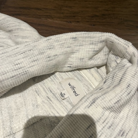 1 ROOTS SWEATER, 1 NIKE SWEATER, 1 WILFRED CARDIGAN — selling all three for 45$ - Picture 8 of 9